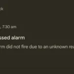 Ảnh chụp màn hình thông báo lỗi báo thức "Missed alarm" trên điện thoại Pixel 9 từ Reddit