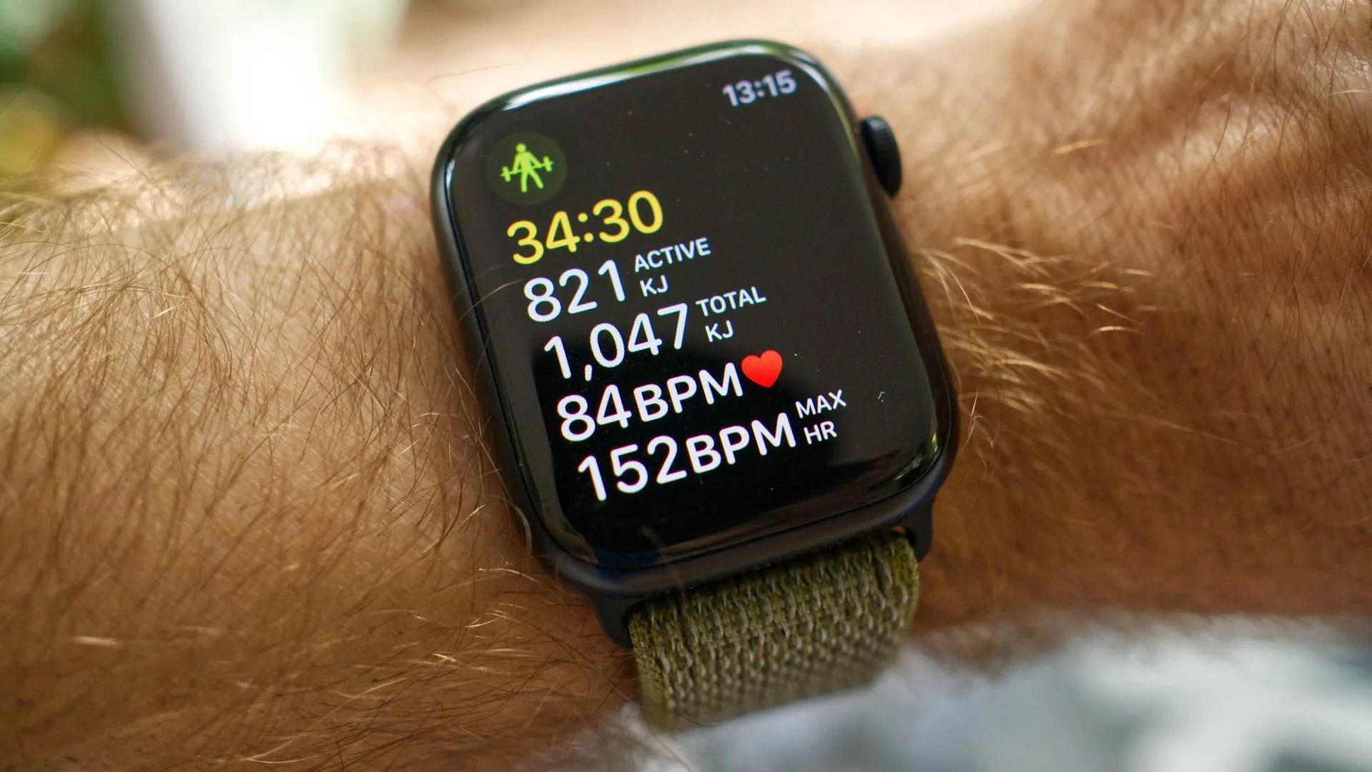 Apple Watch Series 8 ghi lại bài tập Sức mạnh truyền thống trong ứng dụng Workout