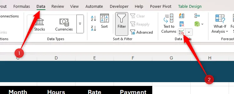 Biểu tượng &quot;Data Validation&quot; được chọn trong tab &quot;Data&quot; trên thanh Ribbon của Excel, mở ra công cụ giúp hạn chế hoặc xác thực dữ liệu nhập vào ô.