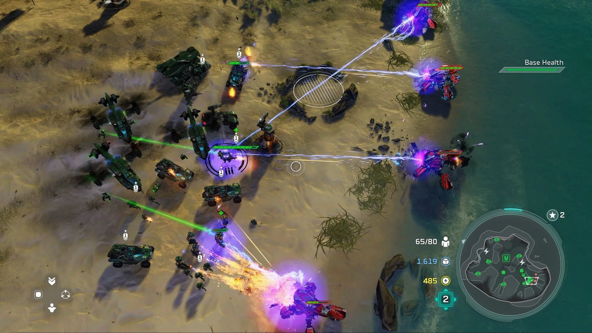 Binh lính UNSC chiến đấu với phe Covenant trên bãi biển trong game Halo Wars 2