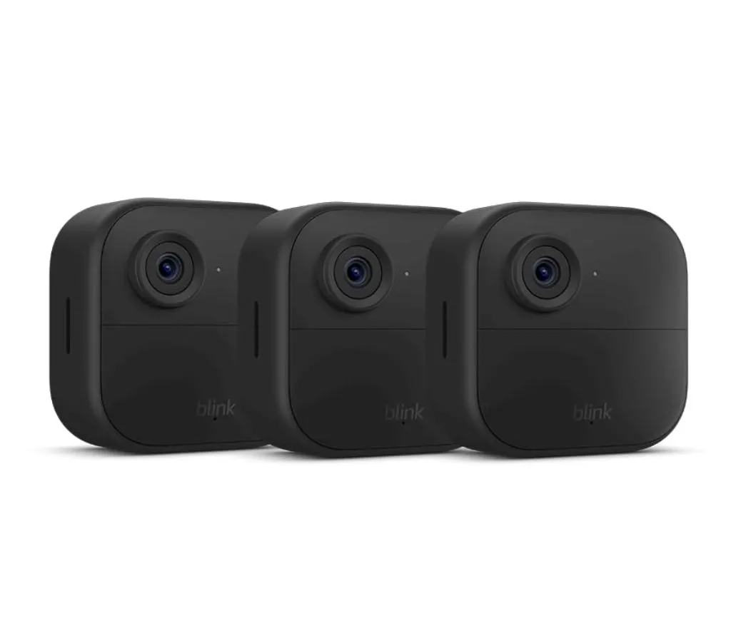 Bộ ba camera an ninh ngoài trời Blink Outdoor 4 với thiết kế chống chịu thời tiết, giúp giám sát toàn diện ngôi nhà
