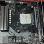 Bộ vi xử lý AMD Ryzen 5 5600X gắn trên mainboard B550M cùng RAM và SSD NVMe.