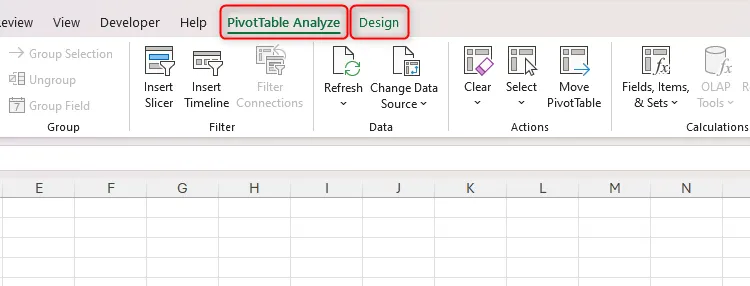 Các tab PivotTable Analyze và Design trên thanh ribbon của Excel cung cấp các tùy chọn để phân tích và thiết kế bảng tổng hợp.