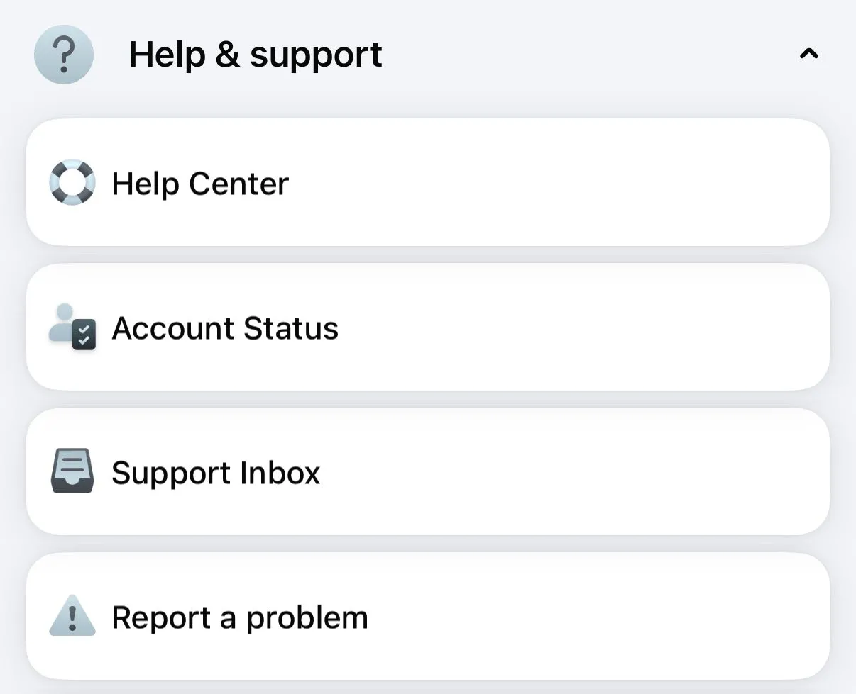 Các tùy chọn hỗ trợ trong mục &quot;Trợ giúp &amp; Hỗ trợ&quot; trên ứng dụng Facebook cho iOS, bao gồm Trung tâm trợ giúp, Tình trạng tài khoản và Báo cáo sự cố.