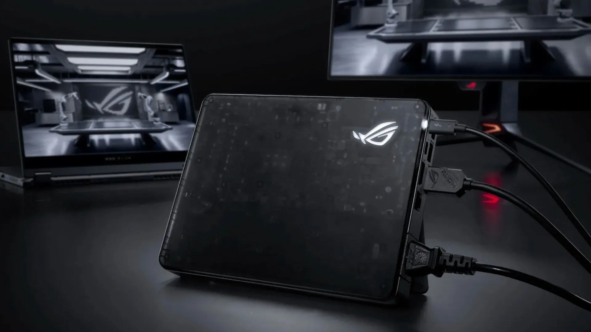 Card đồ họa rời ASUS XG Mobile 2025 kết nối với laptop và màn hình ngoài cho trải nghiệm chơi game cao cấp
