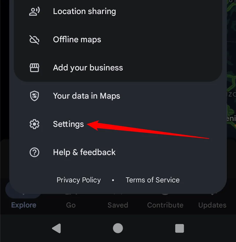Chọn mục &quot;Cài đặt&quot; từ menu thả xuống trong ứng dụng Google Maps