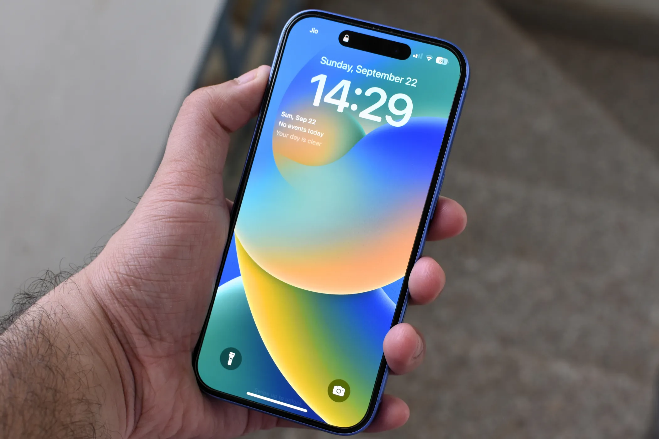 Điện thoại iPhone 16 với nhiều màu sắc.