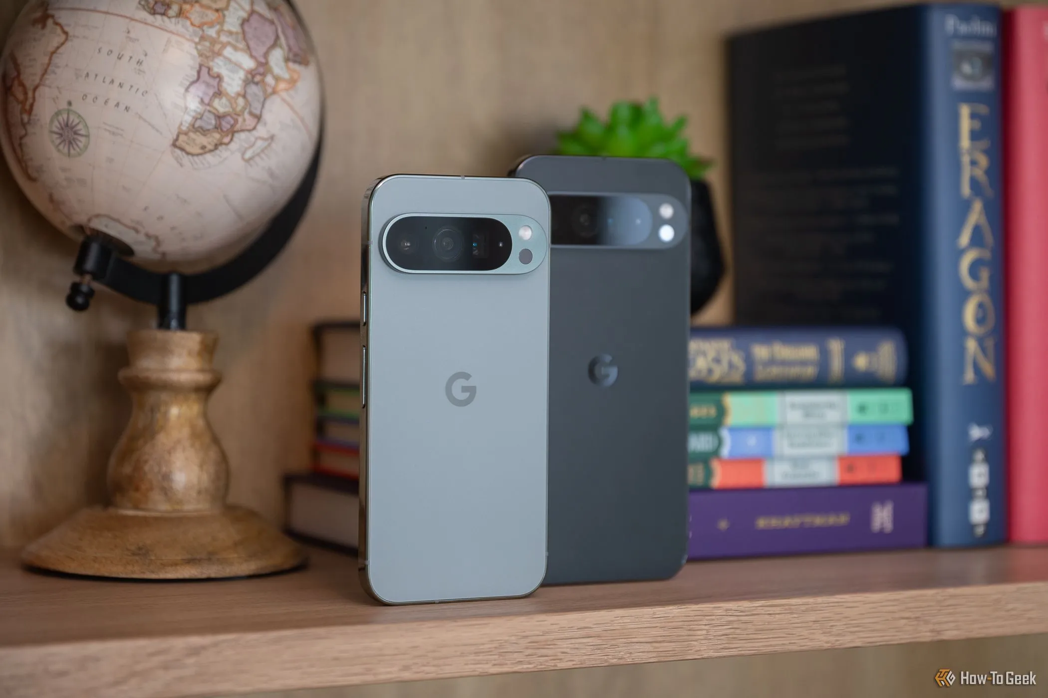 Dòng điện thoại Google Pixel trên kệ, gặp lỗi sau cập nhật tháng 3 về màn hình và phản hồi xúc giác