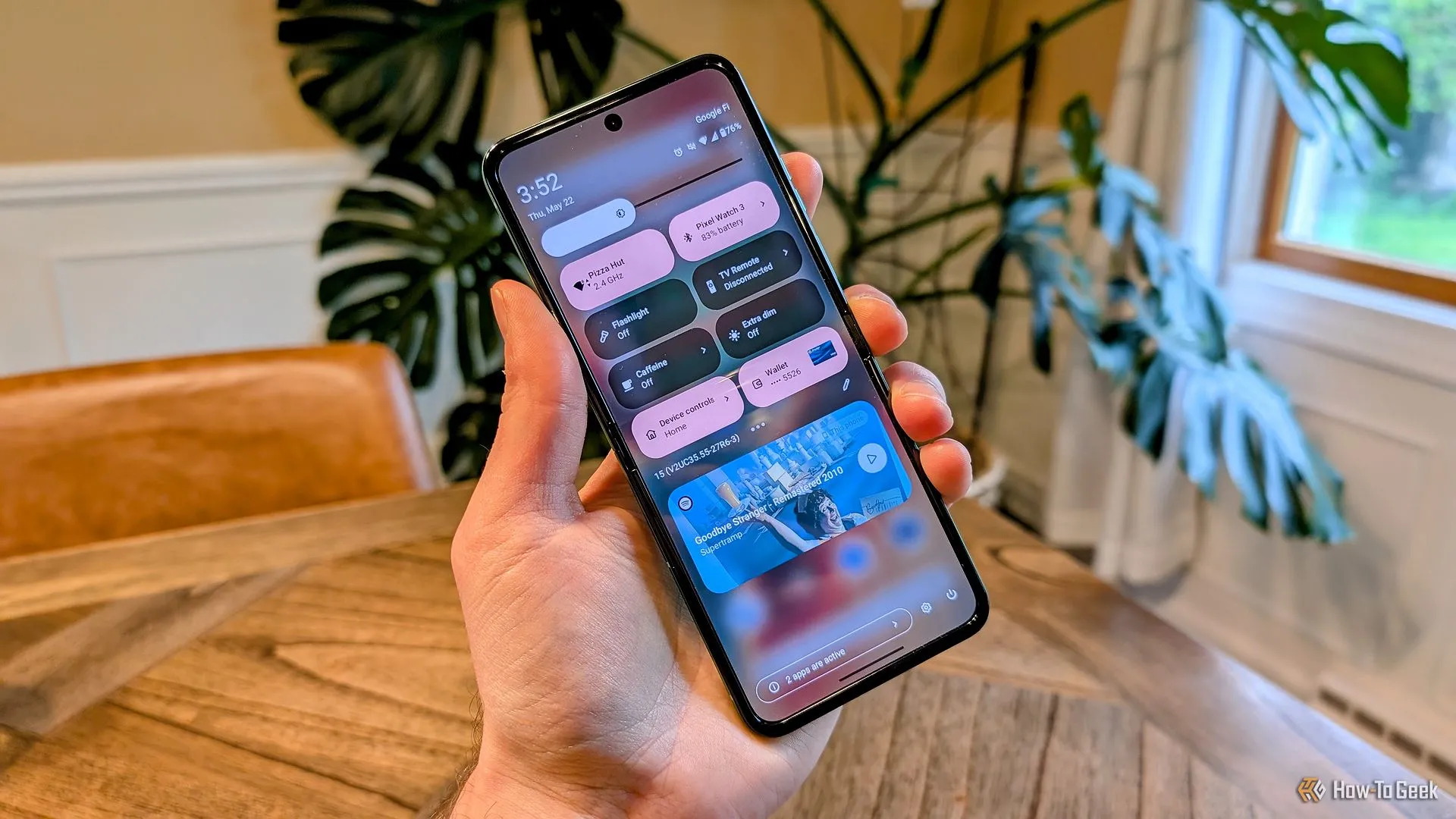 Giao diện cài đặt nhanh của Moto Razr 2025 chạy Android 15