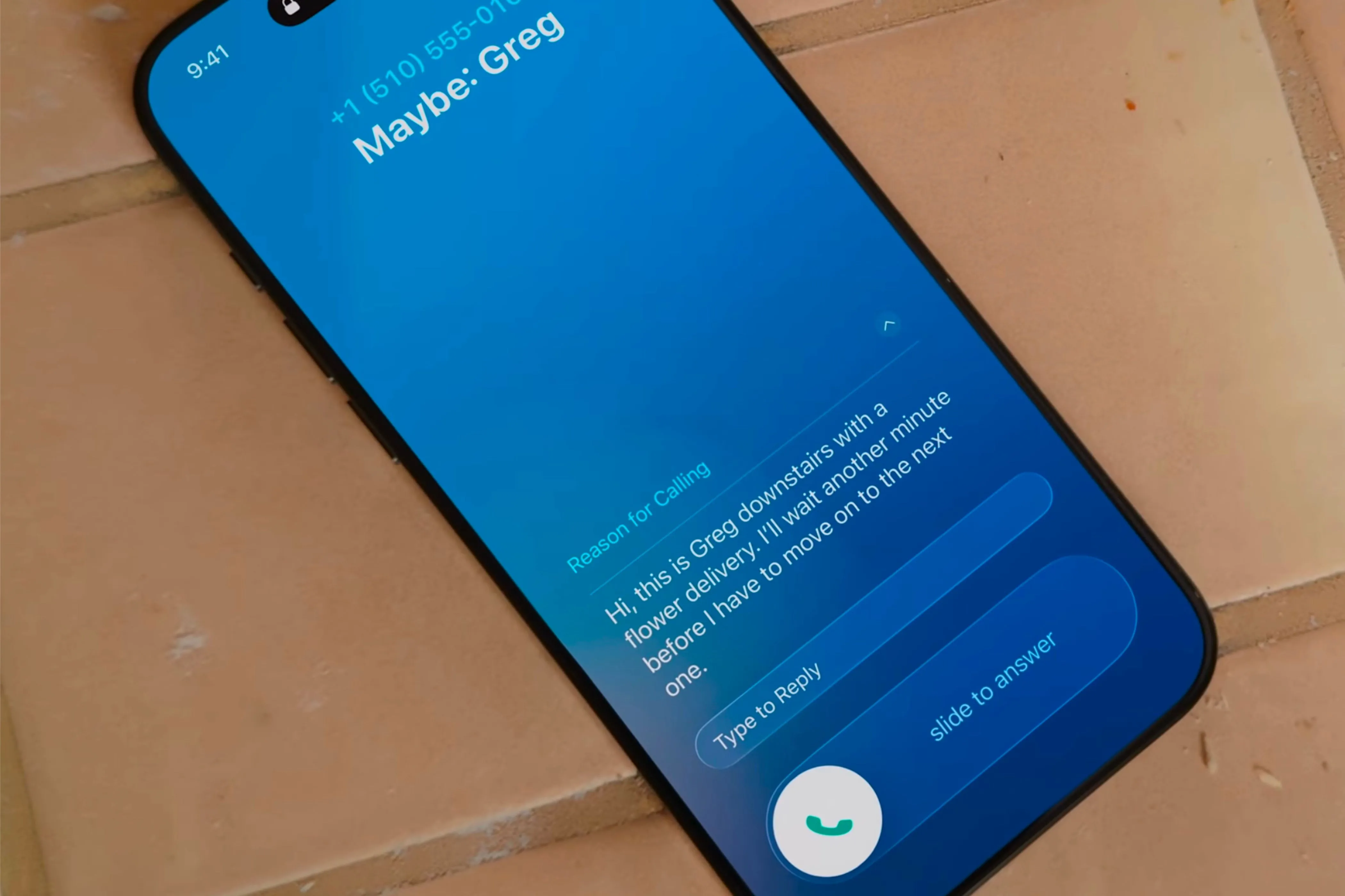Giao diện Call Screening trên iPhone hiển thị bản ghi cuộc trò chuyện và tùy chọn &quot;Type to Reply&quot; để trả lời bằng tin nhắn