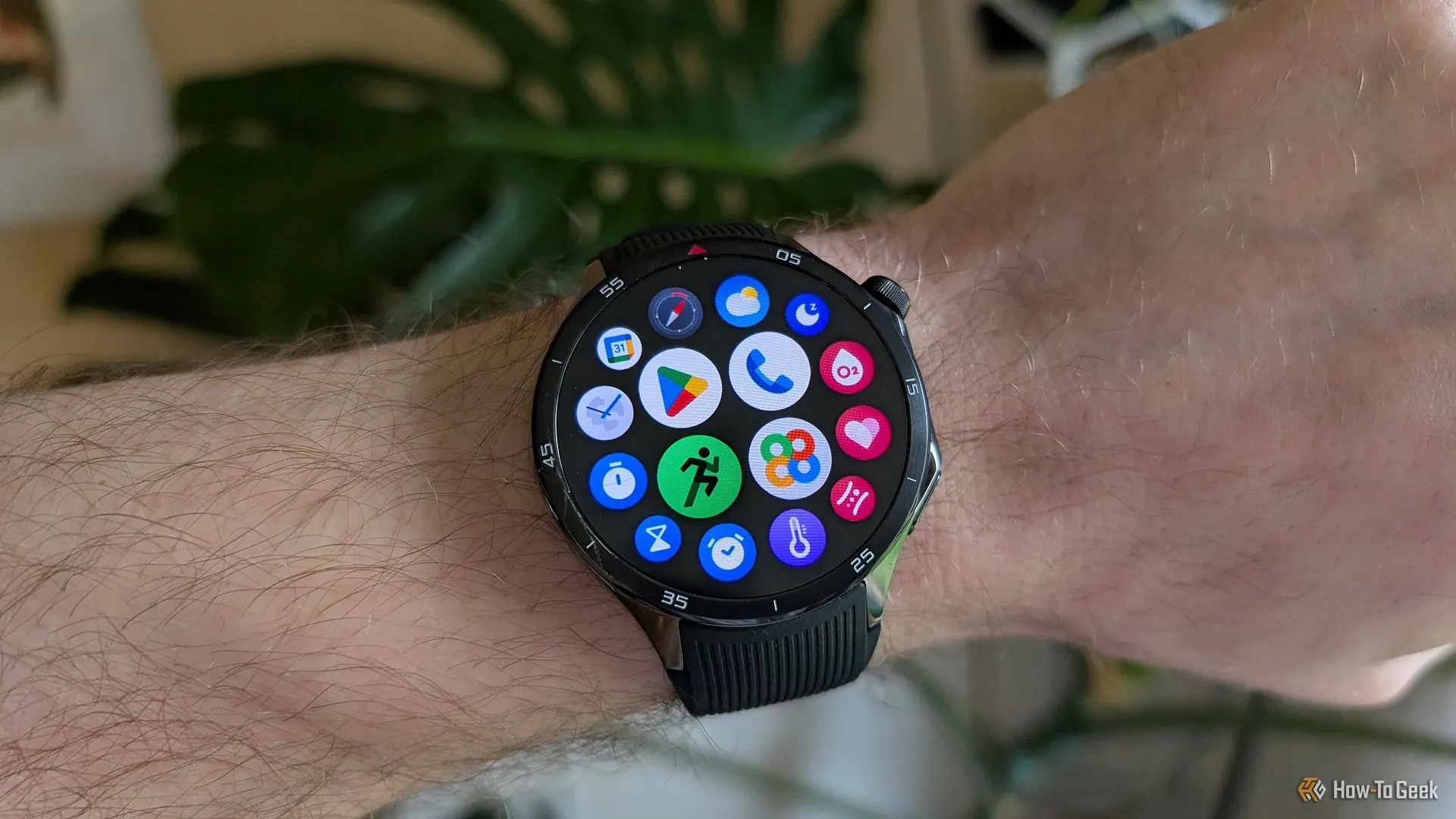 Giao diện danh sách ứng dụng trên đồng hồ OnePlus Watch 3 hiện đại