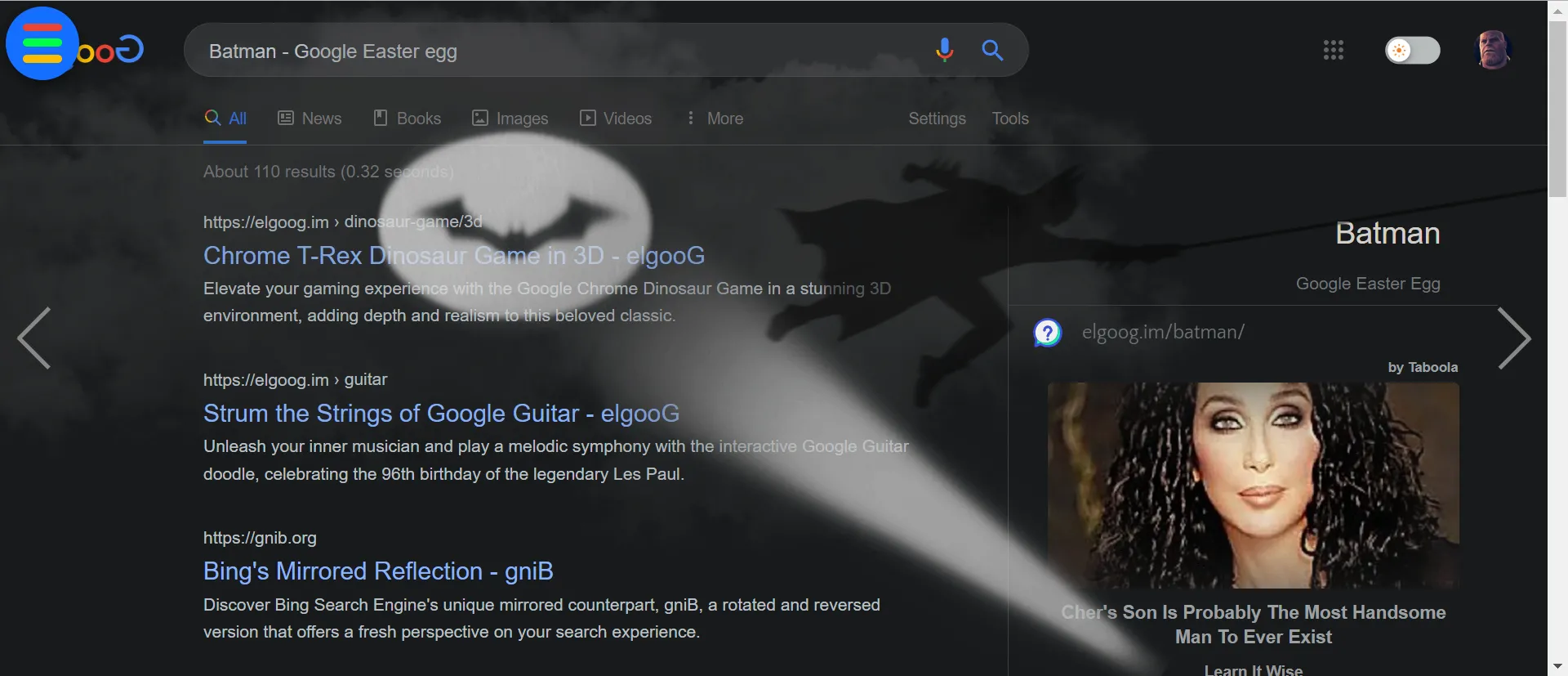 Giao diện tìm kiếm Google tối đen với tín hiệu dơi (Bat-signal) và bóng của Batman lướt qua