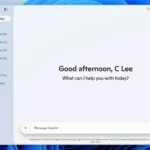 Giao diện ứng dụng Copilot gốc mới đang chạy trên Windows 11 với lịch sử trò chuyện