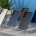 Hình ảnh điện thoại Samsung Galaxy S25 Ultra với nhiều tùy chọn màu sắc khác nhau.
