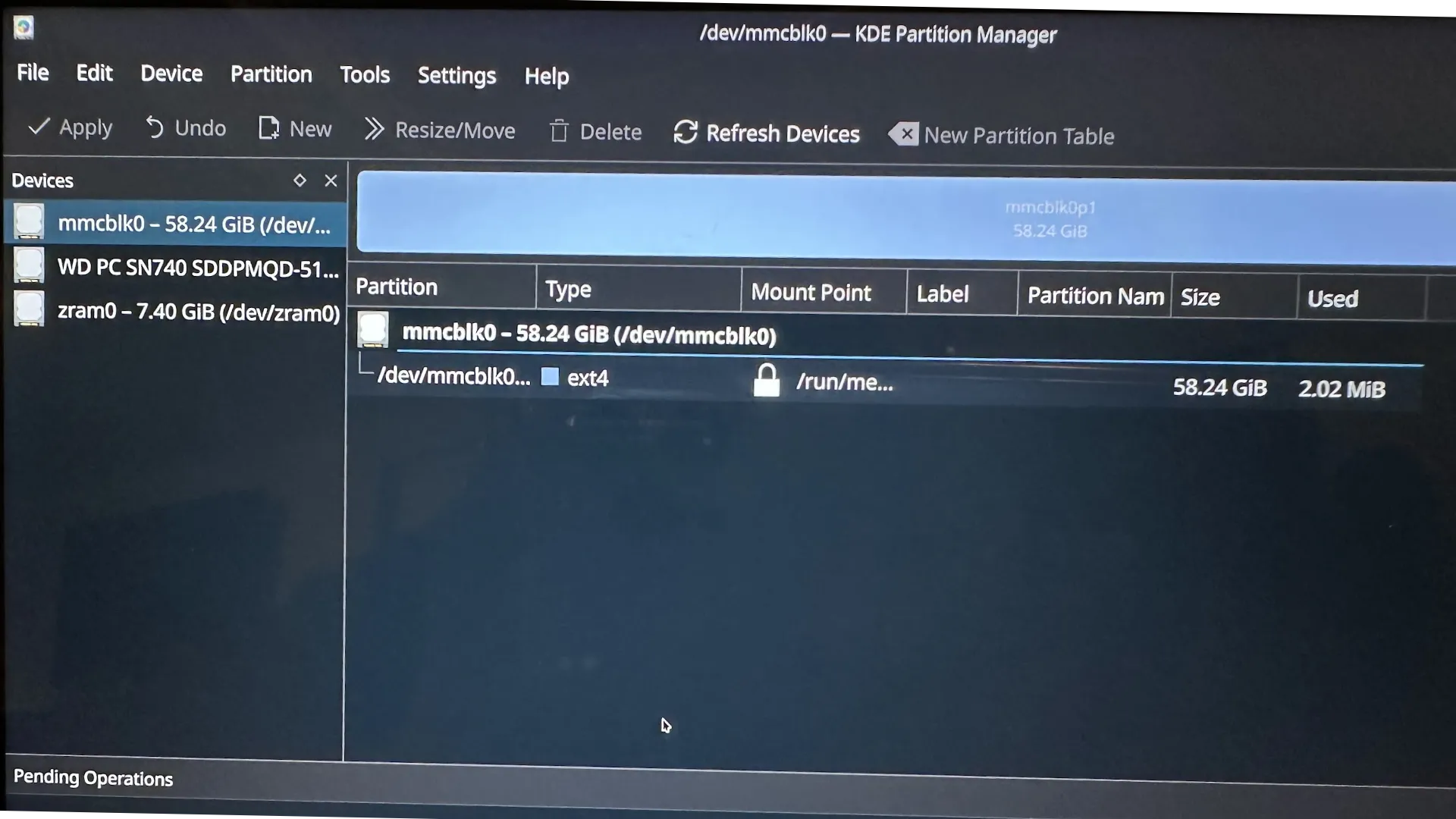 KDE Partition Manager hiển thị các ổ đĩa và phân vùng