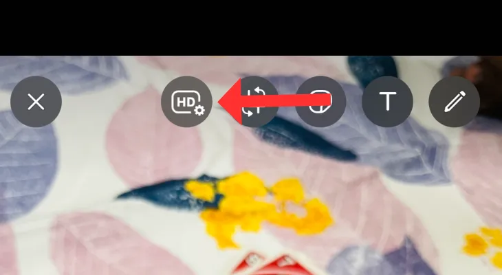 Màn hình xem trước ảnh trên WhatsApp với biểu tượng HD được khoanh tròn