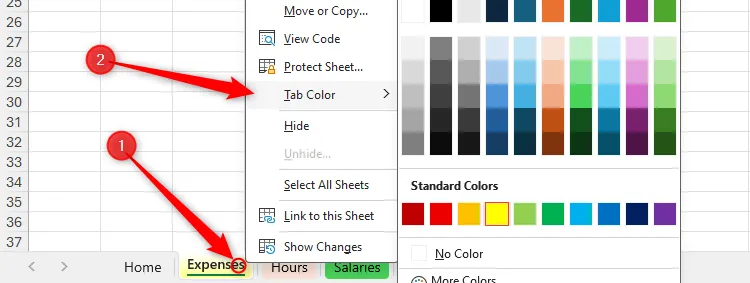 Menu chuột phải khi nhấp vào tab worksheet trong Excel, hiển thị tùy chọn &quot;Tab Color&quot; để đổi màu tab, giúp phân loại và nhận diện các bảng tính nhanh chóng.