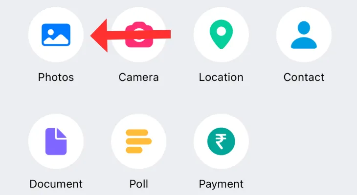 Menu đính kèm của WhatsApp hiển thị tùy chọn Ảnh được đánh dấu