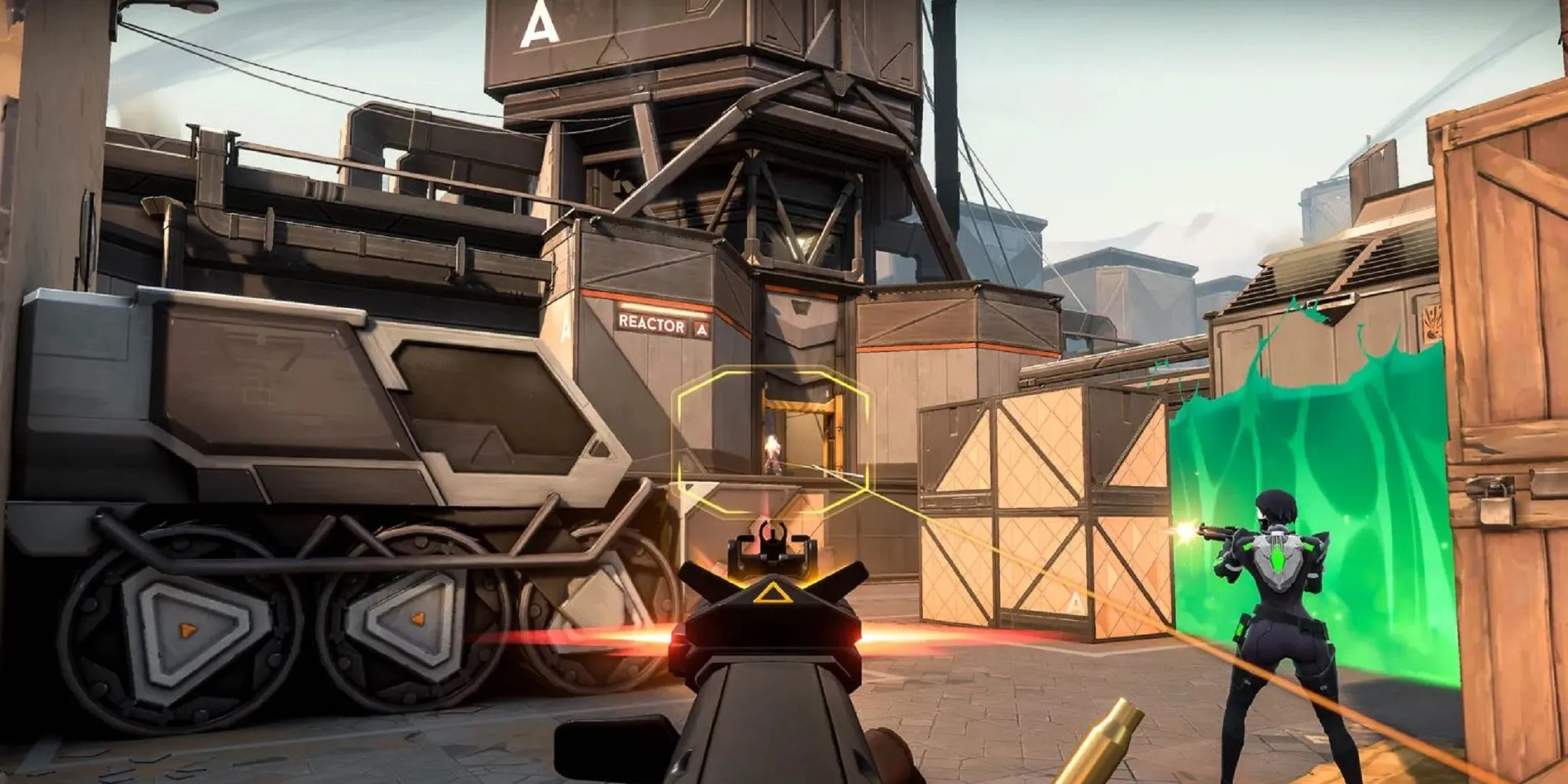 Một cảnh trong game FPS Valorant, nhấn mạnh tầm quan trọng của việc luyện tập aim theo cả chiều dọc, không chỉ giới hạn ở aim ngang.