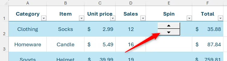 Một nút Spin Button đã được chèn vào ô trống trong bảng tính Excel sau khi vẽ.