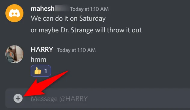 Người dùng nhấn đúp vào biểu tượng dấu cộng (+) để thêm tệp đính kèm trên Discord desktop.