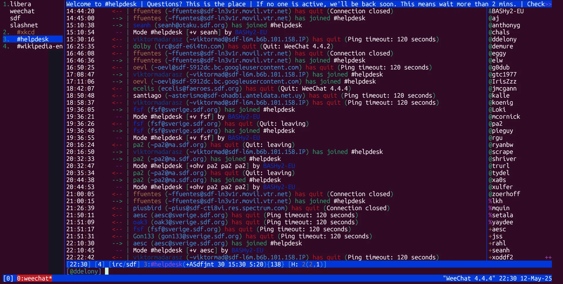 Người dùng tmux tùy chỉnh giao diện với ứng dụng IRC Weechat trên tài khoản shell.