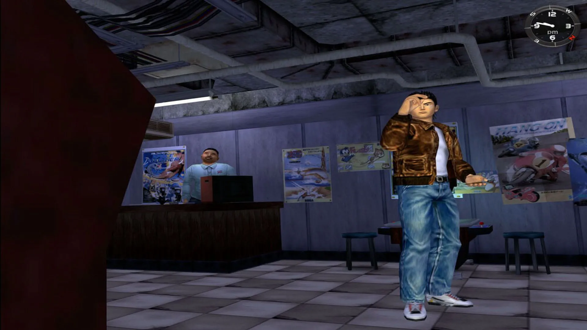 Nhân vật Ryo Hazuki trong tựa game Shenmue đang chuẩn bị ném phi tiêu.