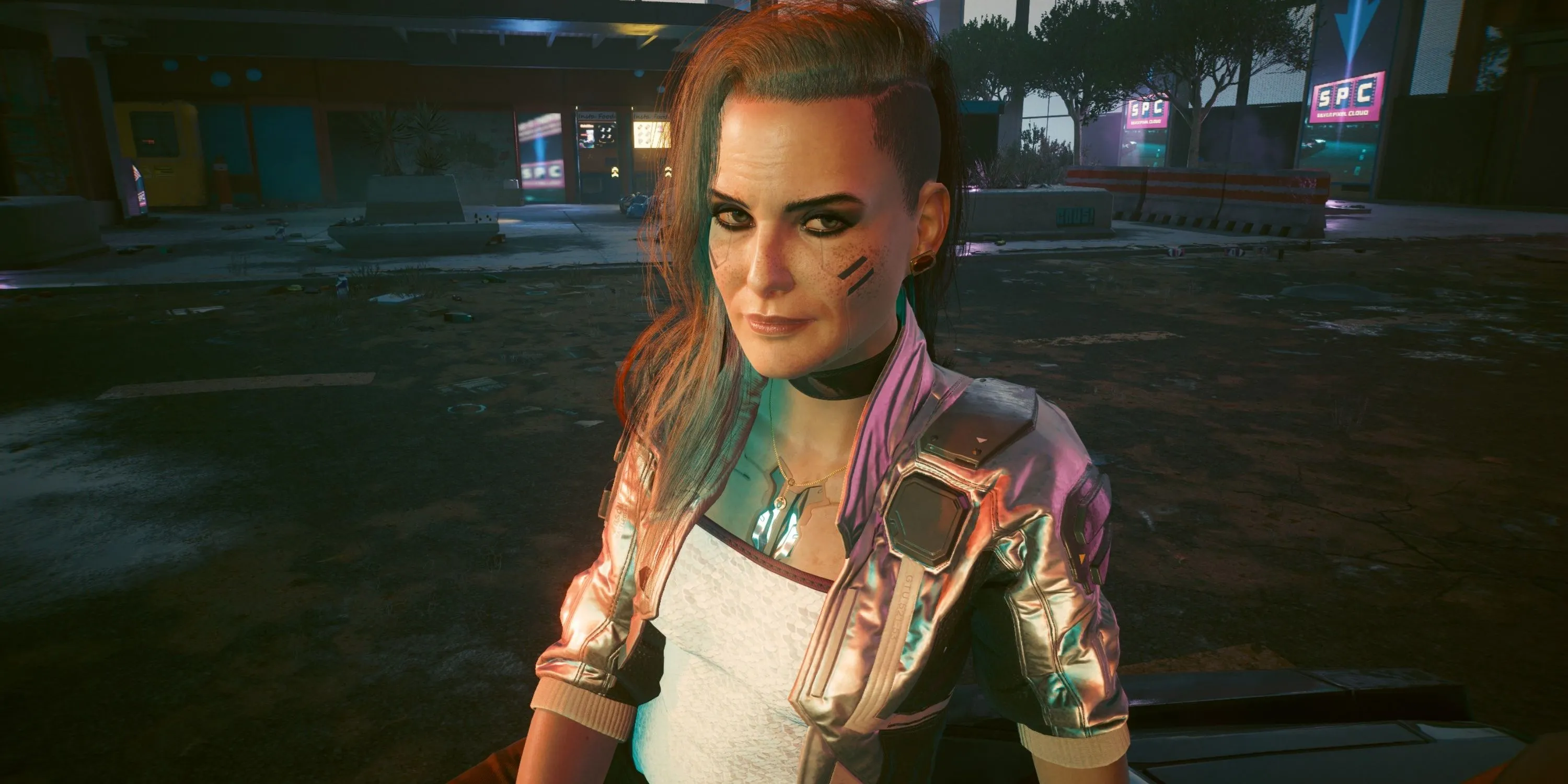 Nhân vật V tương tác với Rogue, thể hiện yếu tố nhập vai và các mối quan hệ trong Cyberpunk 2077.