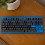 Nuphy Gem80 màu xanh dương trên bàn làm việc