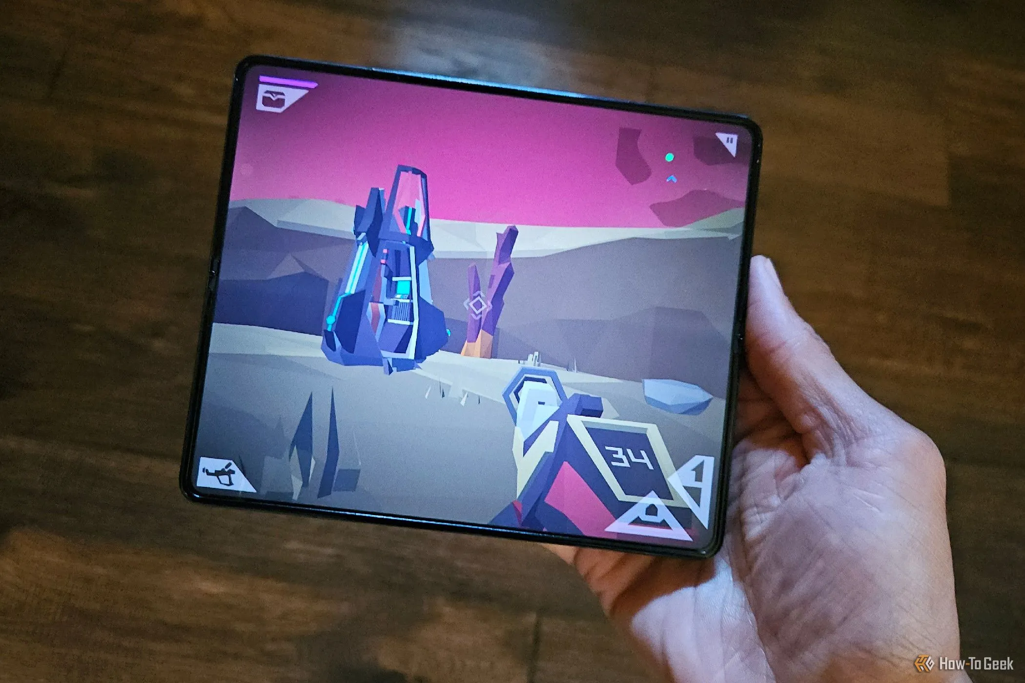 Phiên bản Android của game Morphite đang chạy trên điện thoại Samsung Galaxy Z Fold 5.