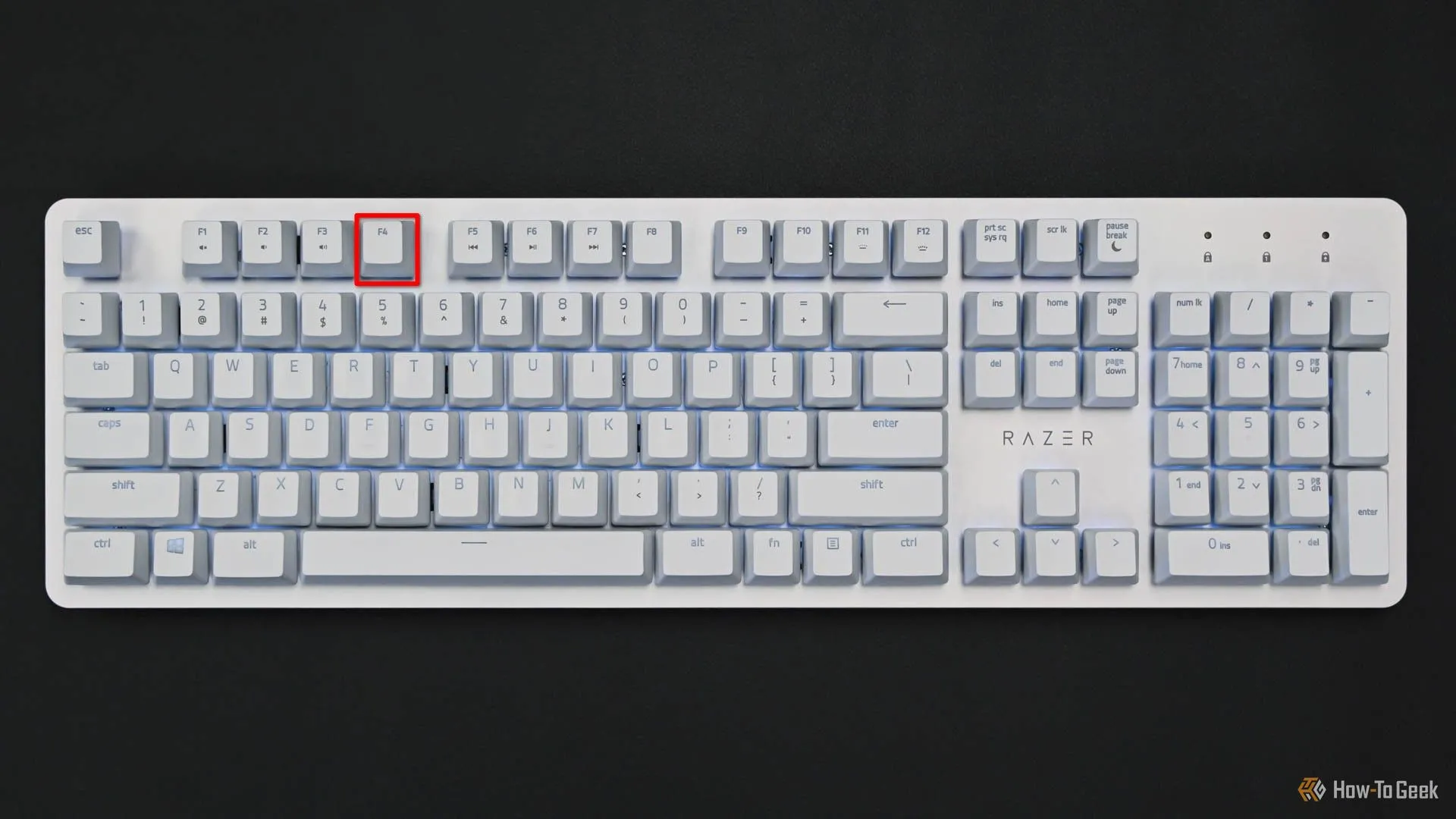 Phím F4 được đánh dấu trên bàn phím, dùng để mở terminal tích hợp trong Dolphin.