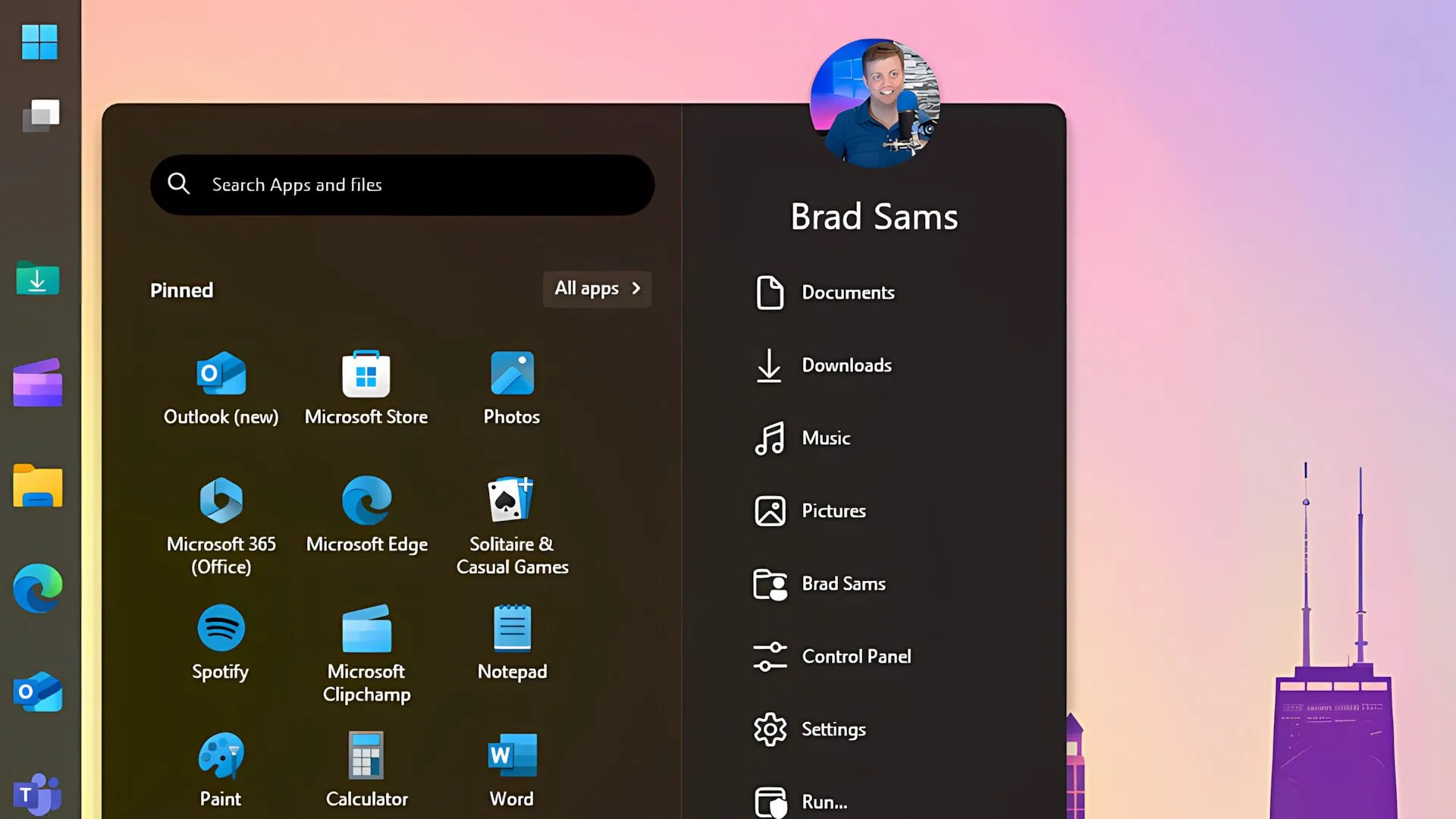 Thanh Taskbar dọc của Windows 11 được cá nhân hóa bằng Start11 với nhiều biểu tượng ứng dụng và widget