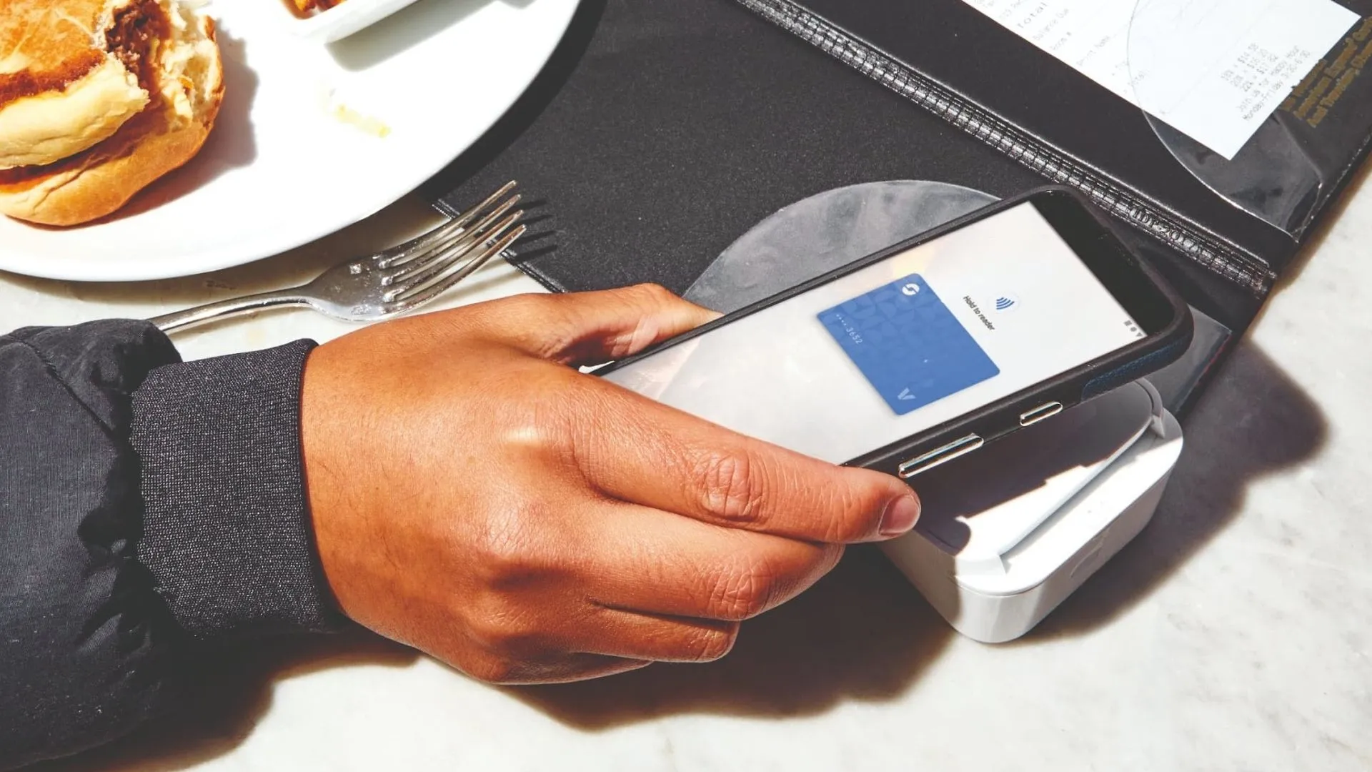 Thanh toán không tiếp xúc bằng Google Wallet tại thiết bị đọc NFC ngay cả khi không có kết nối mạng