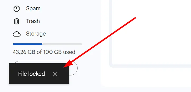Thông báo bật lên xác nhận tệp đã được khóa thành công ở góc dưới bên trái màn hình Google Drive.