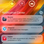 Tóm tắt thông báo AI của Apple Intelligence hiển thị trên màn hình khóa iPhone sau bản cập nhật iOS 18.3.