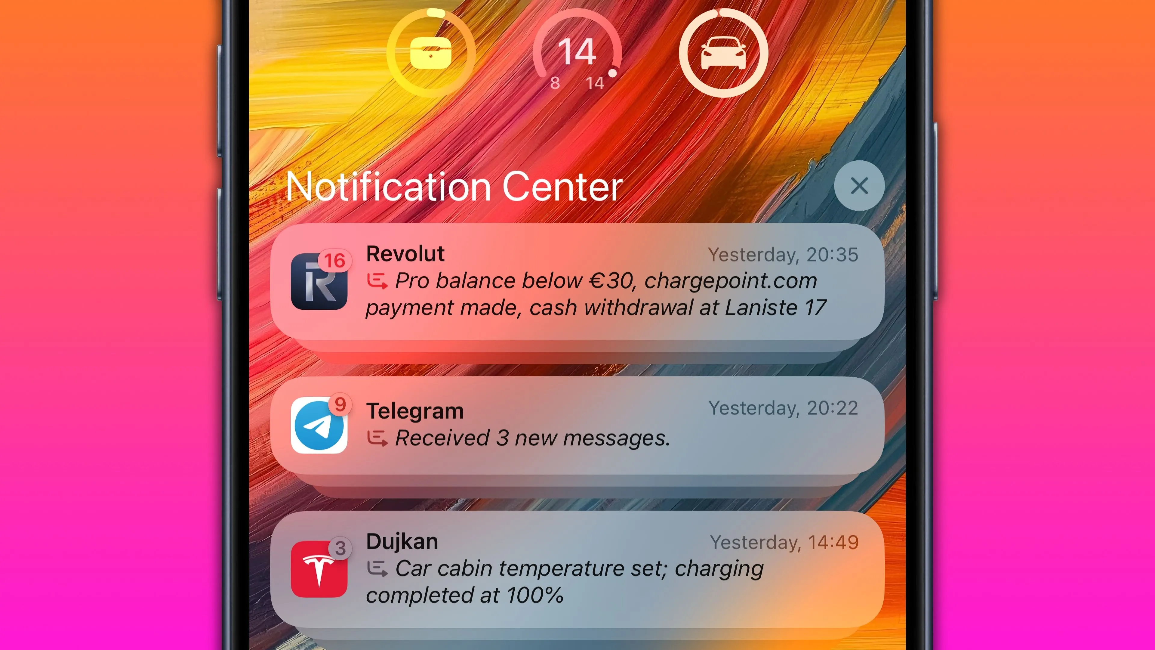 Tóm tắt thông báo AI của Apple Intelligence hiển thị trên màn hình khóa iPhone sau bản cập nhật iOS 18.3.