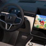 Trải nghiệm game Angry Birds trên màn hình giải trí của xe hơi với Android Automotive