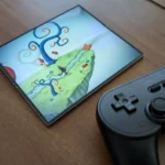 Trải nghiệm game Figment trên Samsung Galaxy Z Fold 6 với tay cầm chơi game 8BitDo Pro 2