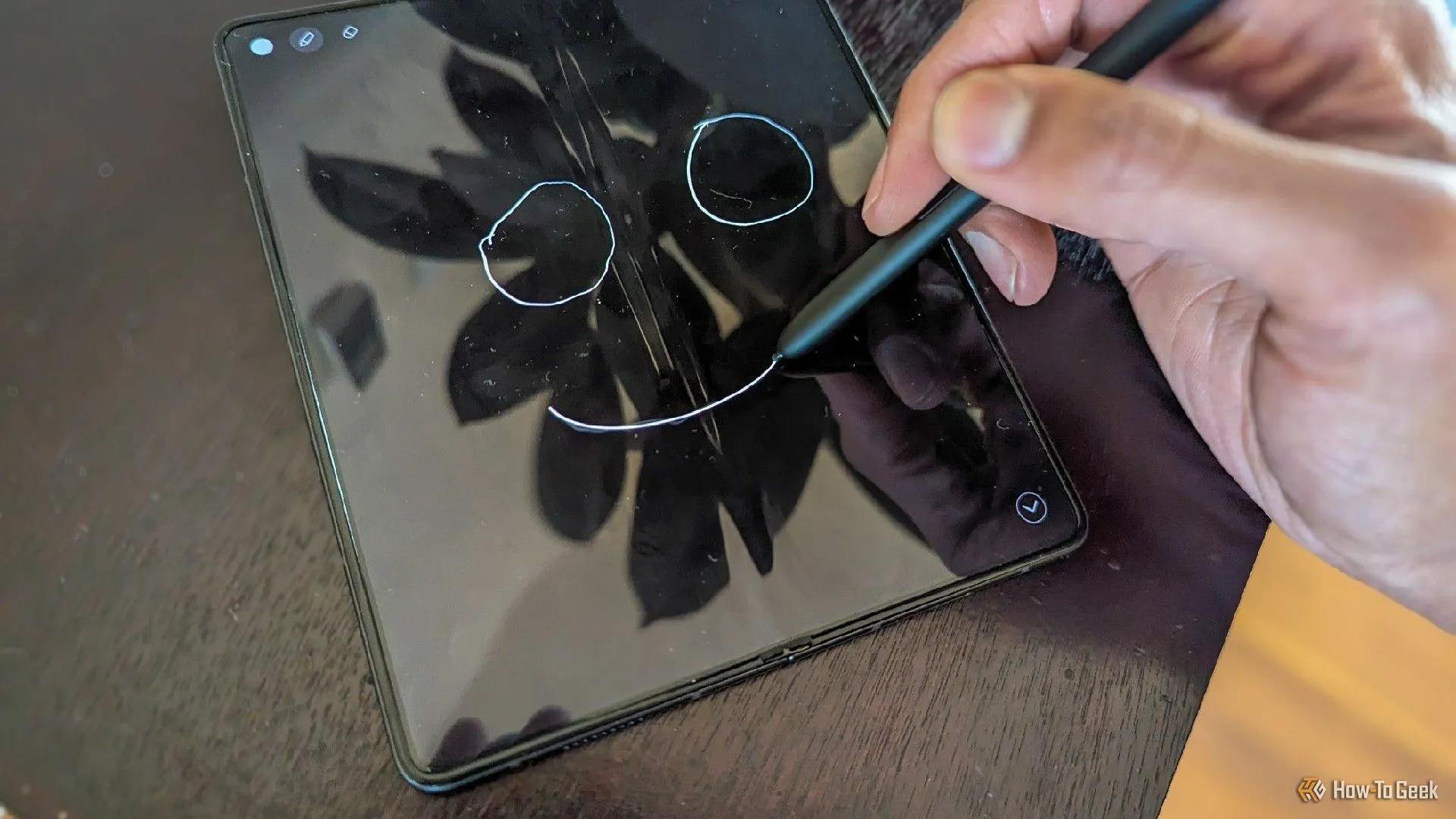 Vẽ trên Samsung Galaxy Z Fold 5 bằng bút S Pen