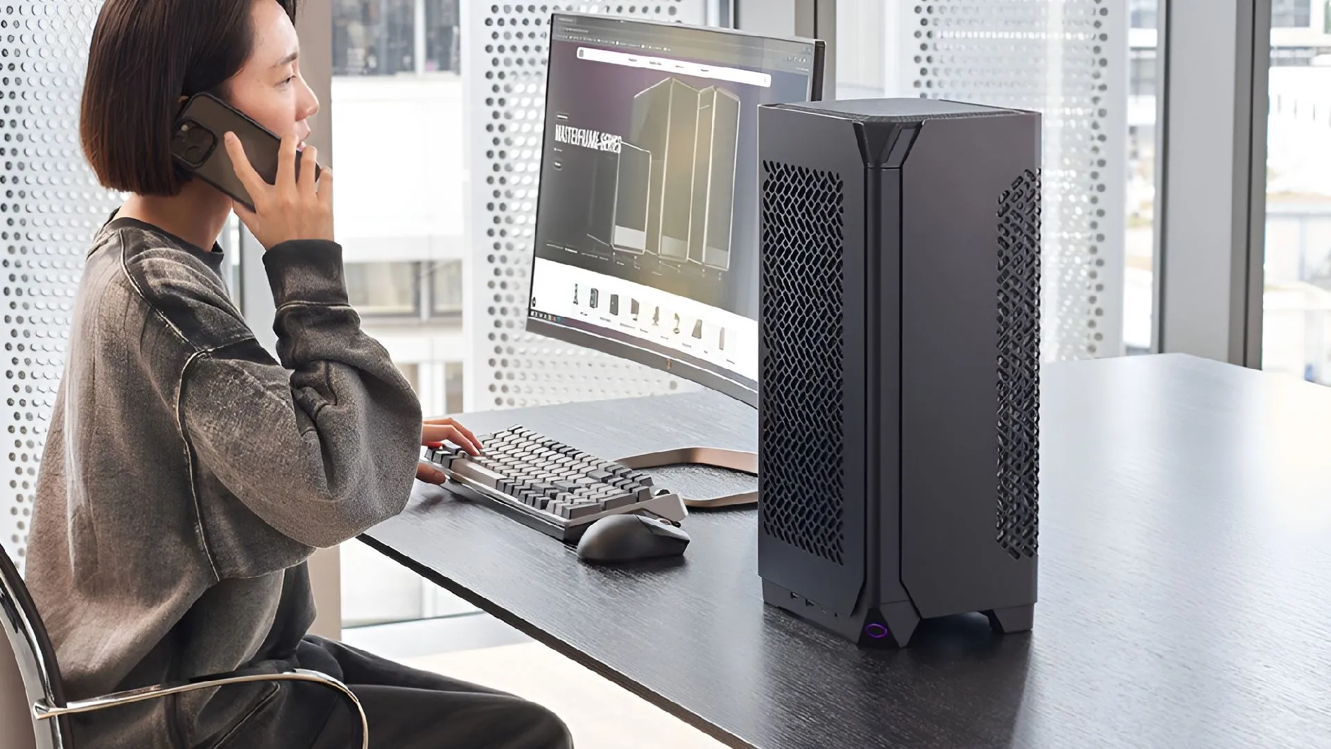 Vỏ case Cooler Master NCORE 100 MAX màu đen với thiết kế dạng đứng và các khe thông gió tối ưu